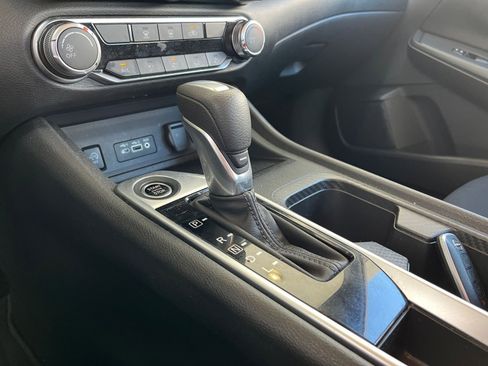 Used 2025 Nissan Sentra SV image 41