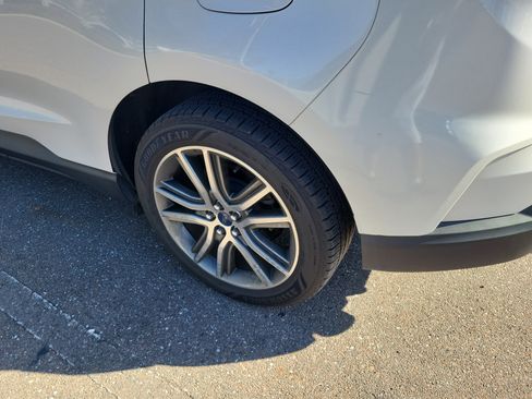 Used 2019 Ford Edge Titanium image 5