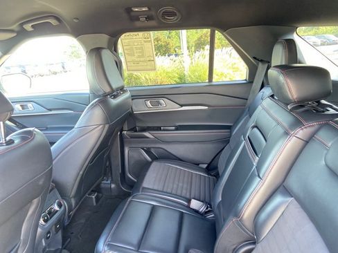 Used 2025 Ford Explorer ST-Line w/ ST-Line Street Pack AWD/4WD image 20