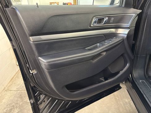 Used 2018 Ford Explorer XLT w/ Equipment Group 202A FWD image 18