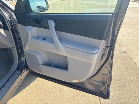 Used 2010 Toyota Highlander 4WD image 20