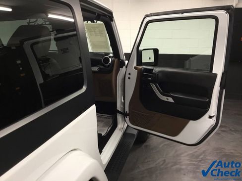 Used 2016 Jeep Wrangler Sahara AWD/4WD image 32
