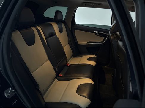 Used 2017 Volvo XC60 T6 Dynamic w/ Preferred Option Package image 40