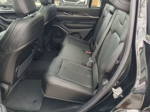 New 2026 Jeep Grand Cherokee Limited w/ Luxury Tech Group II AWD/4WD image 21
