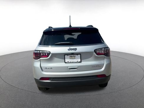 Used 2025 Jeep Compass Limited image 12