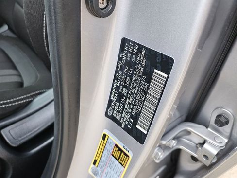 Used 2025 Hyundai Venue SEL FWD image 30
