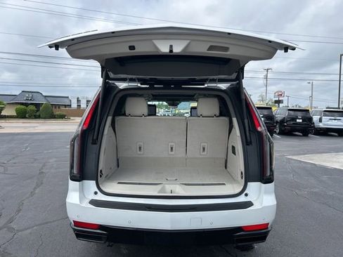 Used 2023 Cadillac Escalade Sport Platinum AWD/4WD image 9