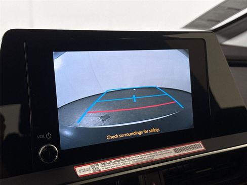 Used 2025 Toyota Prius Plug-In Hybrid image 23