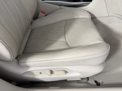 Used 2011 INFINITI M56 w/ Deluxe Touring Pkg image 32