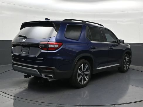 Used 2025 Honda Pilot Touring image 5
