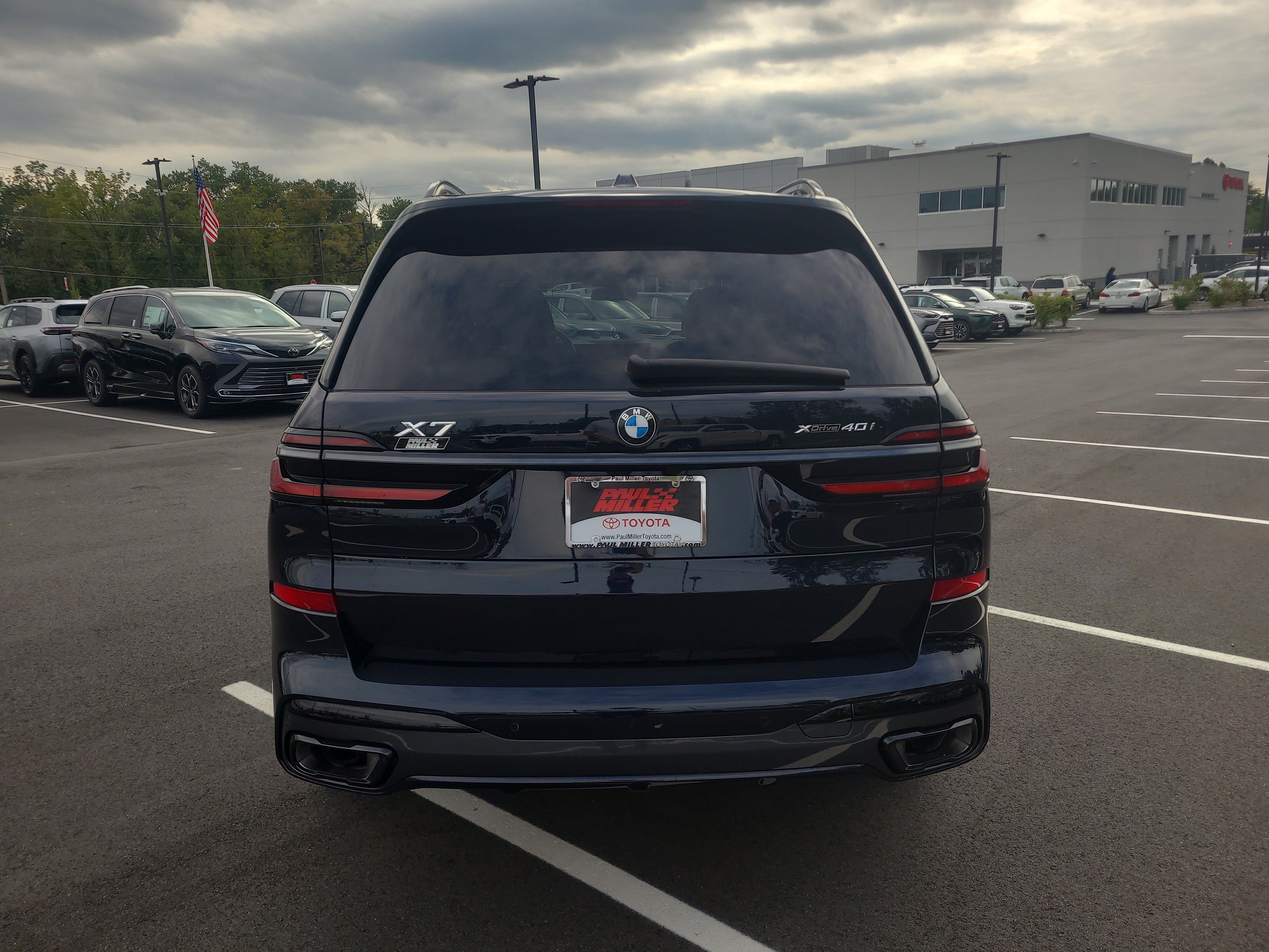 Used 2025 BMW X7 xDrive40i w/ M Sport Package AWD/4WD image 6