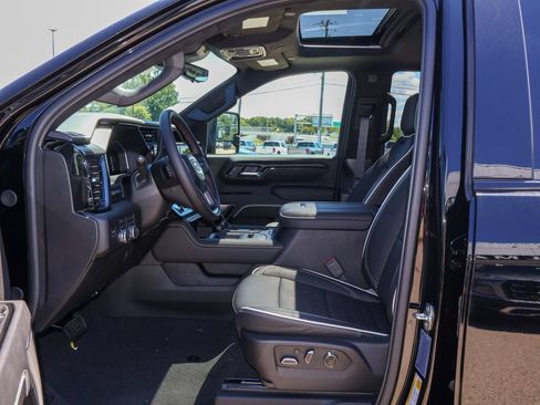 New 2026 GMC Sierra 2500 AT4X w/ LPO, Black Badging Package AWD/4WD image 8