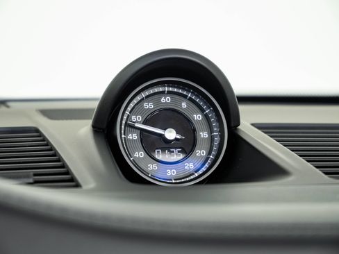 Used 2022 Porsche 911 Carrera RWD image 17