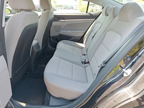 Used 2020 Hyundai Elantra SE FWD image 11