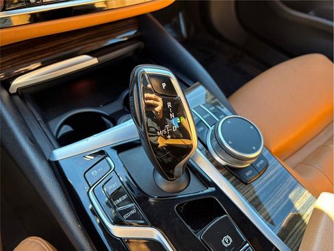 Used 2021 BMW 530i xDrive w/ Premium Package image 38