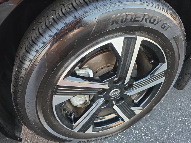 Used 2025 Nissan Sentra SV w/ All-Weather Package FWD image 3