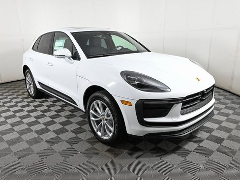 Certified 2025 Porsche Macan AWD image 27