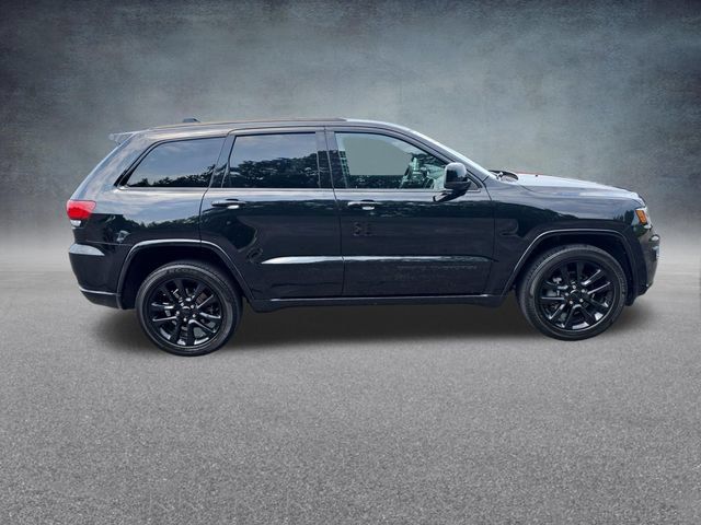 Used 2018 Jeep Grand Cherokee Altitude AWD/4WD image 9