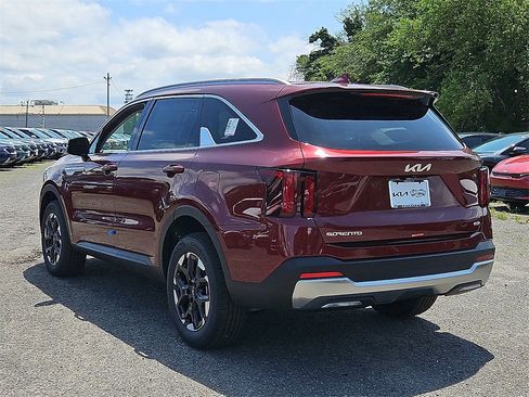 New 2025 Kia Sorento S image 4