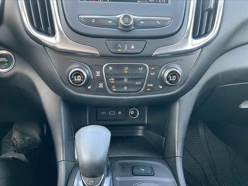 Used 2022 Chevrolet Equinox LT AWD/4WD image 17