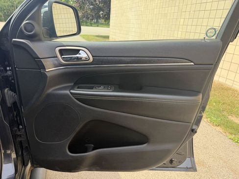 Used 2014 Jeep Grand Cherokee Limited AWD/4WD image 25