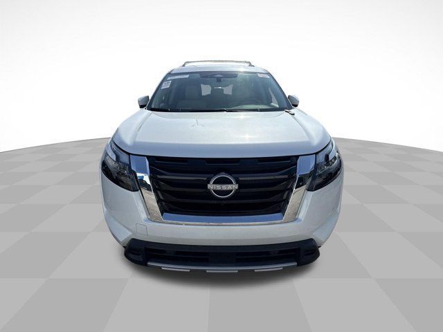 Used 2025 Nissan Pathfinder SL FWD image 2
