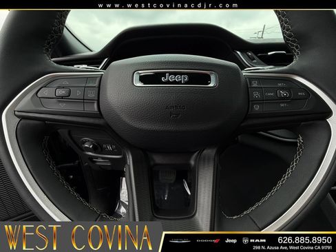 Used 2025 Jeep Grand Cherokee Altitude RWD image 26