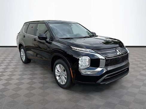 New 2026 Mitsubishi Outlander ES FWD image 3