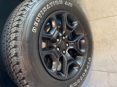 Used 2020 Jeep Cherokee Trailhawk w/ Comfort & Convenience Group image 9