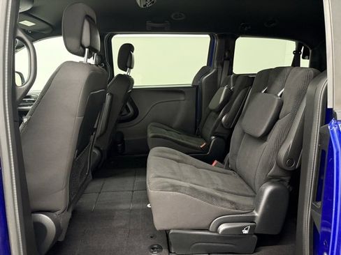 Used 2020 Dodge Grand Caravan SE image 16