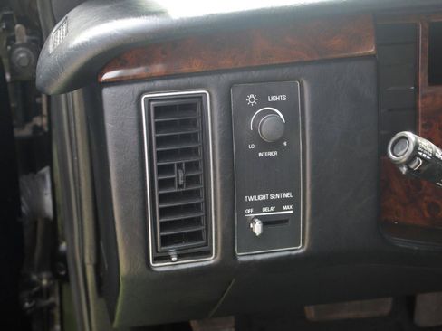 Used 1996 Cadillac Fleetwood Brougham RWD image 42