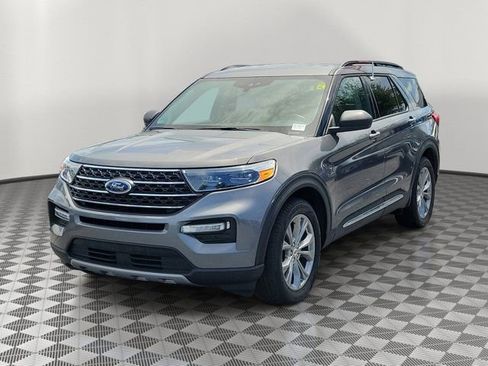 Certified 2023 Ford Explorer XLT w/ Equipment Group 202A RWD image 3