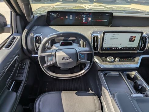 Certified 2025 Ford Expedition Platinum w/ Stealth Performance Package AWD/4WD image 33