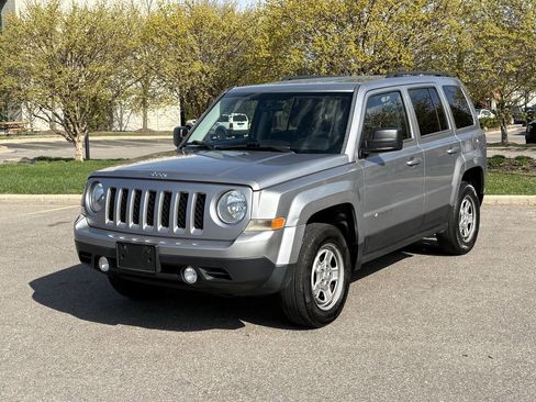 Used 2015 Jeep Patriot Sport w/ Power Value Group AWD/4WD image 4