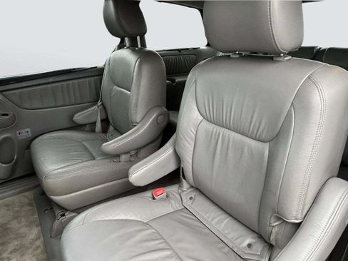 Used 2010 Toyota Sienna XLE Limited AWD/4WD image 25
