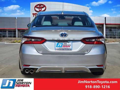 Used 2024 Toyota Camry SE FWD image 6