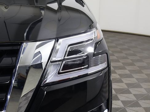 Used 2024 Nissan Armada SL image 16