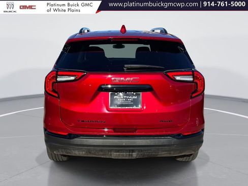 Used 2024 GMC Terrain SLE w/ Driver Convenience Package image 6
