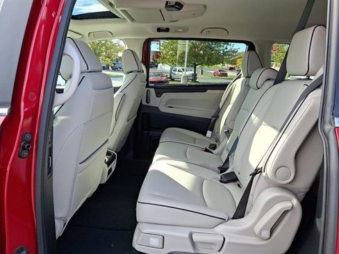 Certified 2025 Honda Odyssey Touring image 10