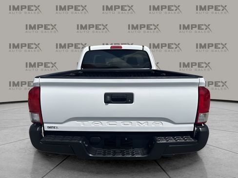 Used 2019 Toyota Tacoma SR AWD/4WD image 4