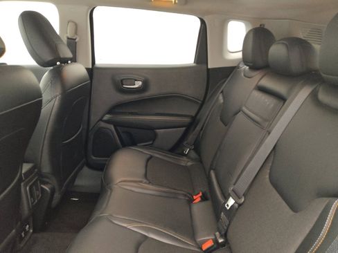 Used 2018 Jeep Compass Latitude w/ Popular Equipment Group AWD/4WD image 18