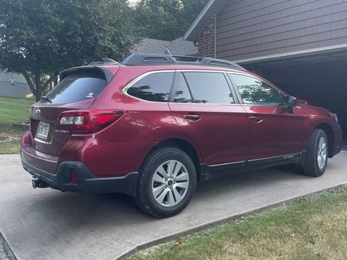 Used 2018 Subaru Outback 2.5i Premium AWD/4WD image 4