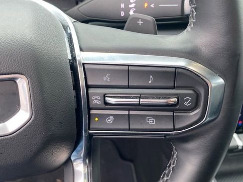 Used 2025 GMC Terrain Elevation w/ Elevation Premium Package image 17