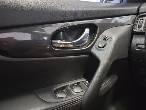 Used 2017 Nissan Rogue SV AWD/4WD image 20