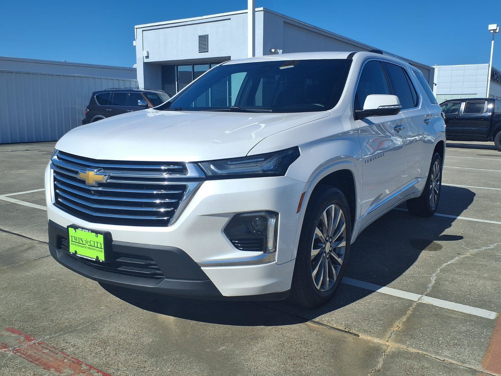 Used 2023 Chevrolet Traverse Premier FWD image 3
