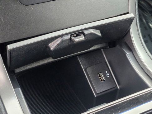 Used 2019 Ford Edge SE image 25