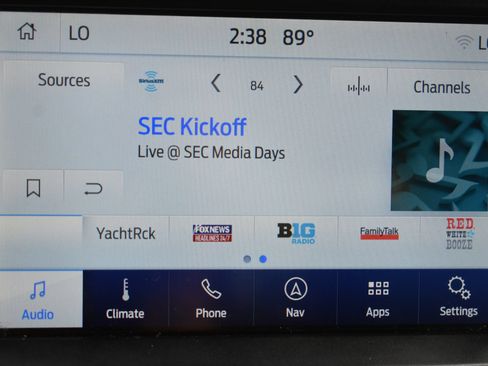 Used 2019 Ford F150 Lariat w/ Equipment Group 502A Luxury AWD/4WD image 29