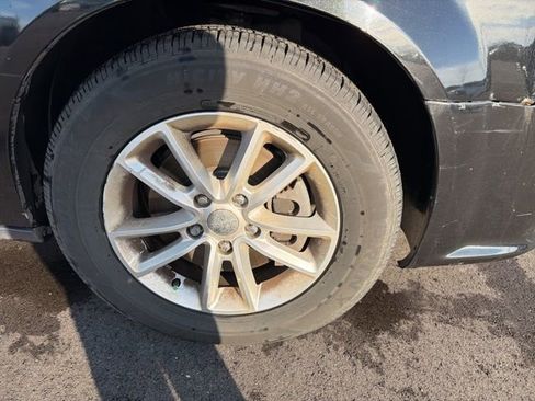 Used 2017 Dodge Grand Caravan GT image 2