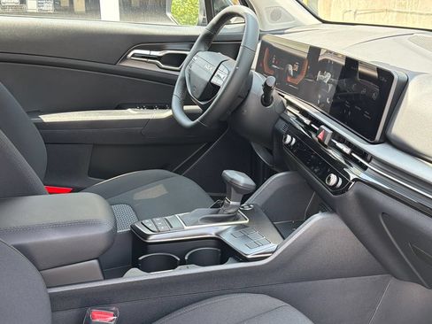 New 2026 Kia Sportage LX FWD image 8