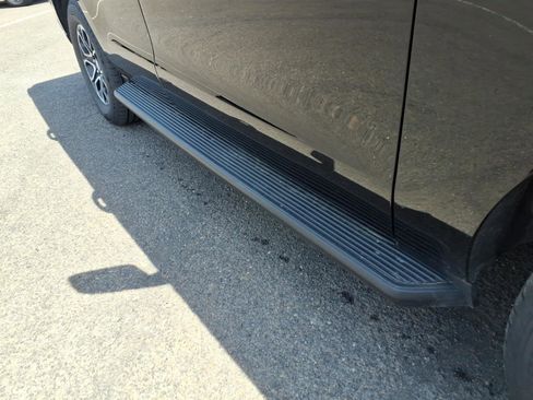 Used 2024 Ford Expedition XLT image 11